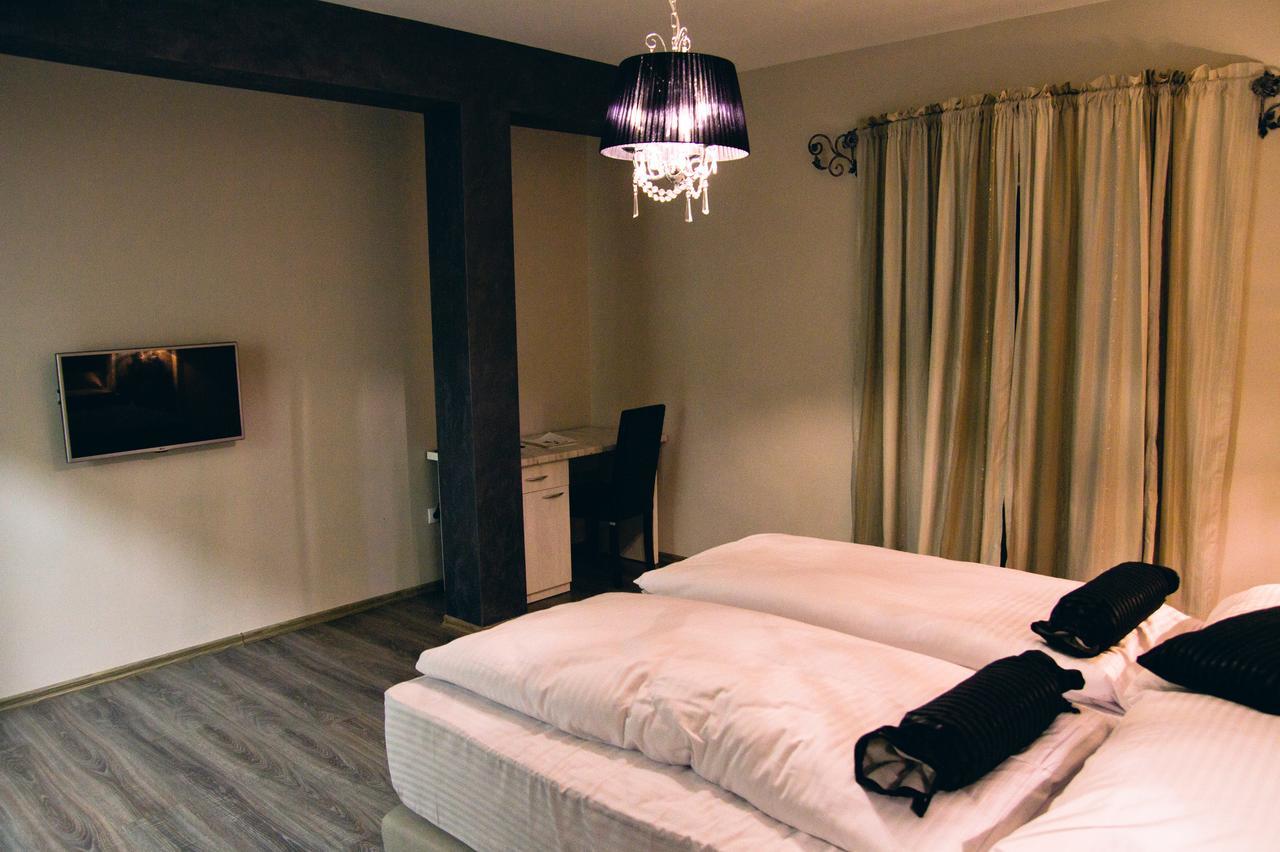 Hotel Bakarni Lonac Brčko Exteriör bild